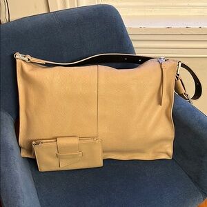 Elegant Tan Leather Shoulder Bag